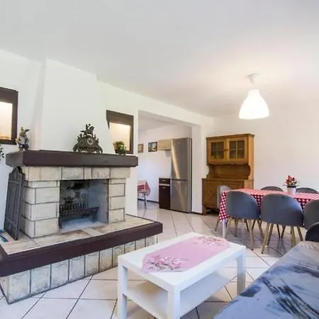 Comfortable With A Private Garden بيت للعطل