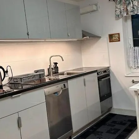 Comfortable With A Private Garden بيت للعطل *