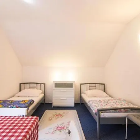 بيت للعطل Comfortable With A Private Garden *