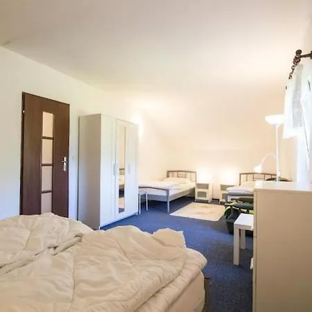 Comfortable With A Private Garden بيت للعطل *